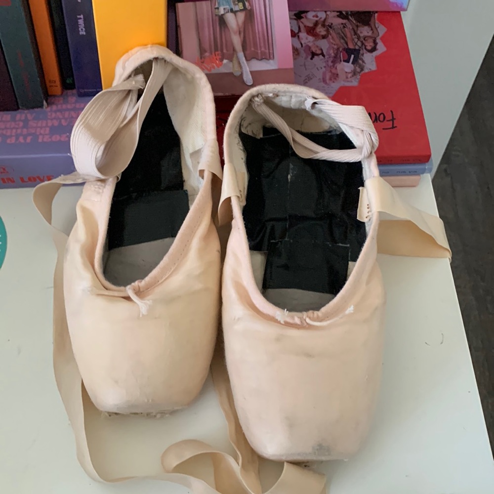 Bloch pointe shoes